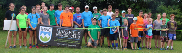 A group photo before the start